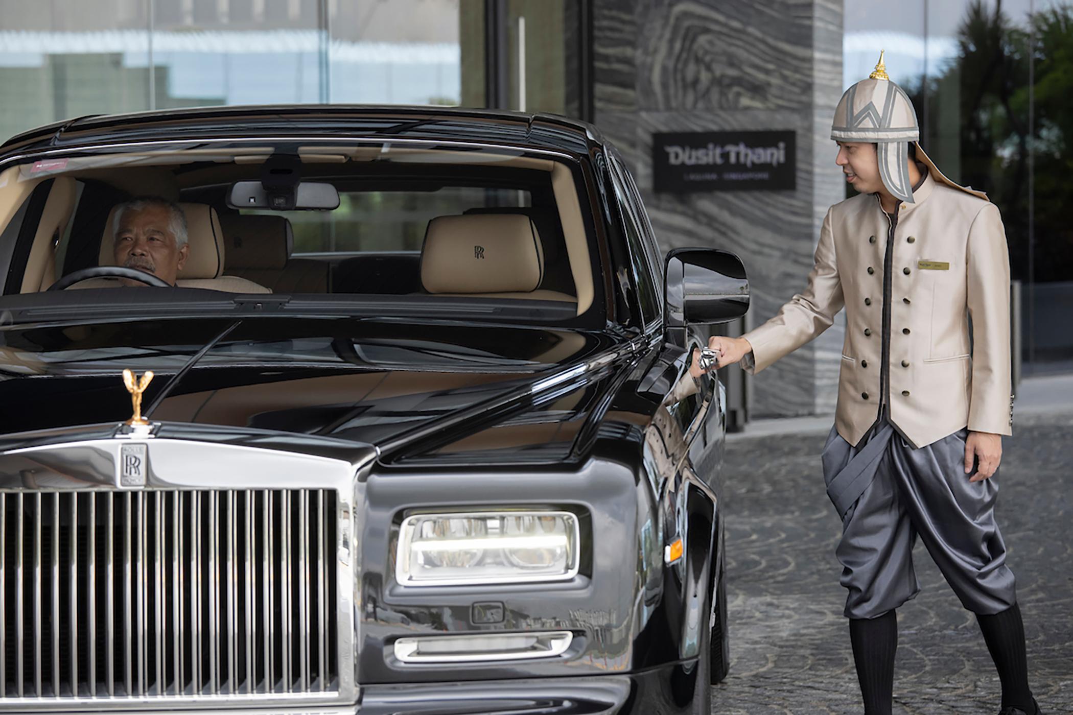 Dusit Thani Laguna Сингапур Экстерьер фото A Rolls-Royce Phantom at Taj Mahal Palace, Mumbai