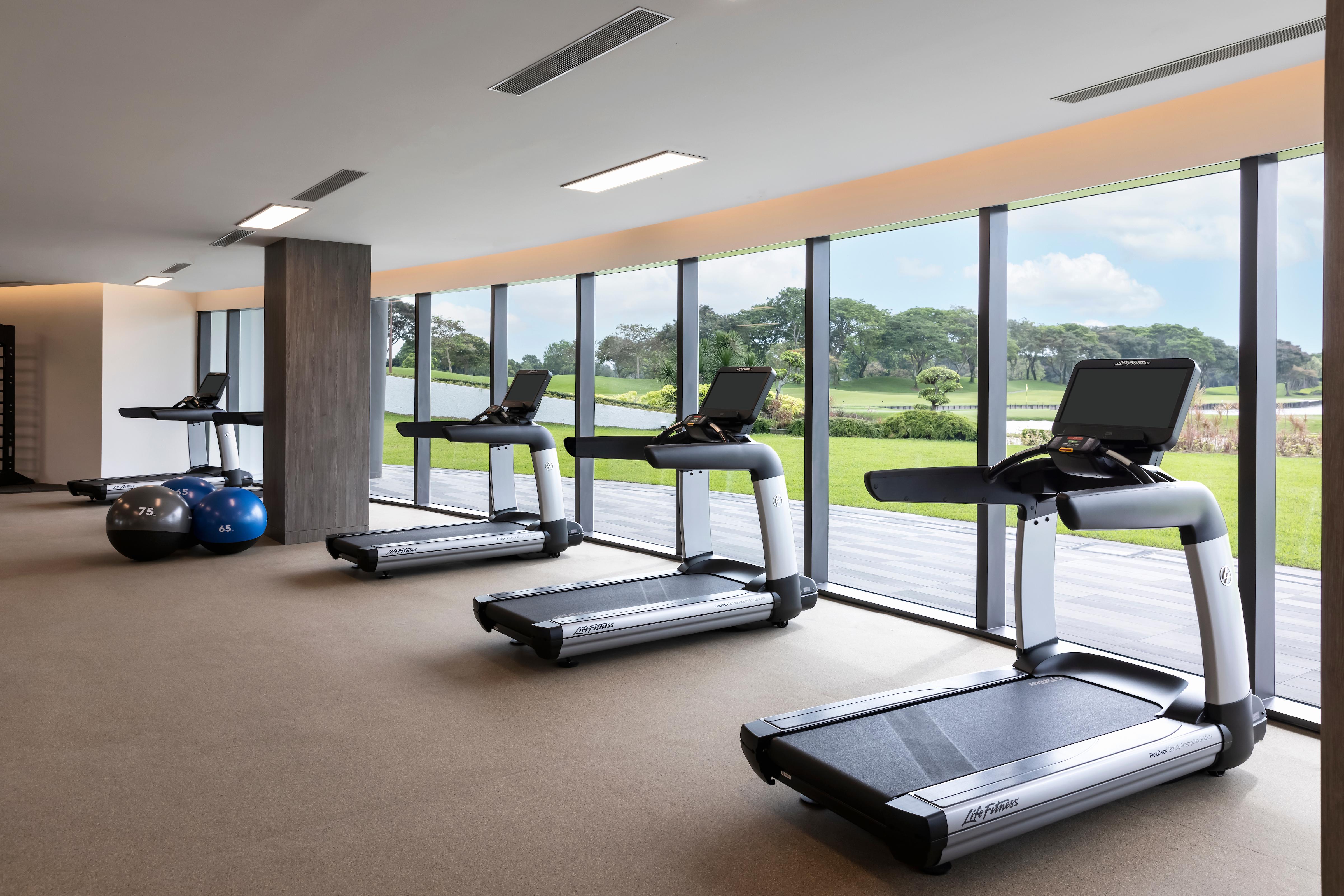 Dusit Thani Laguna Сингапур Экстерьер фото A gym at the hotel