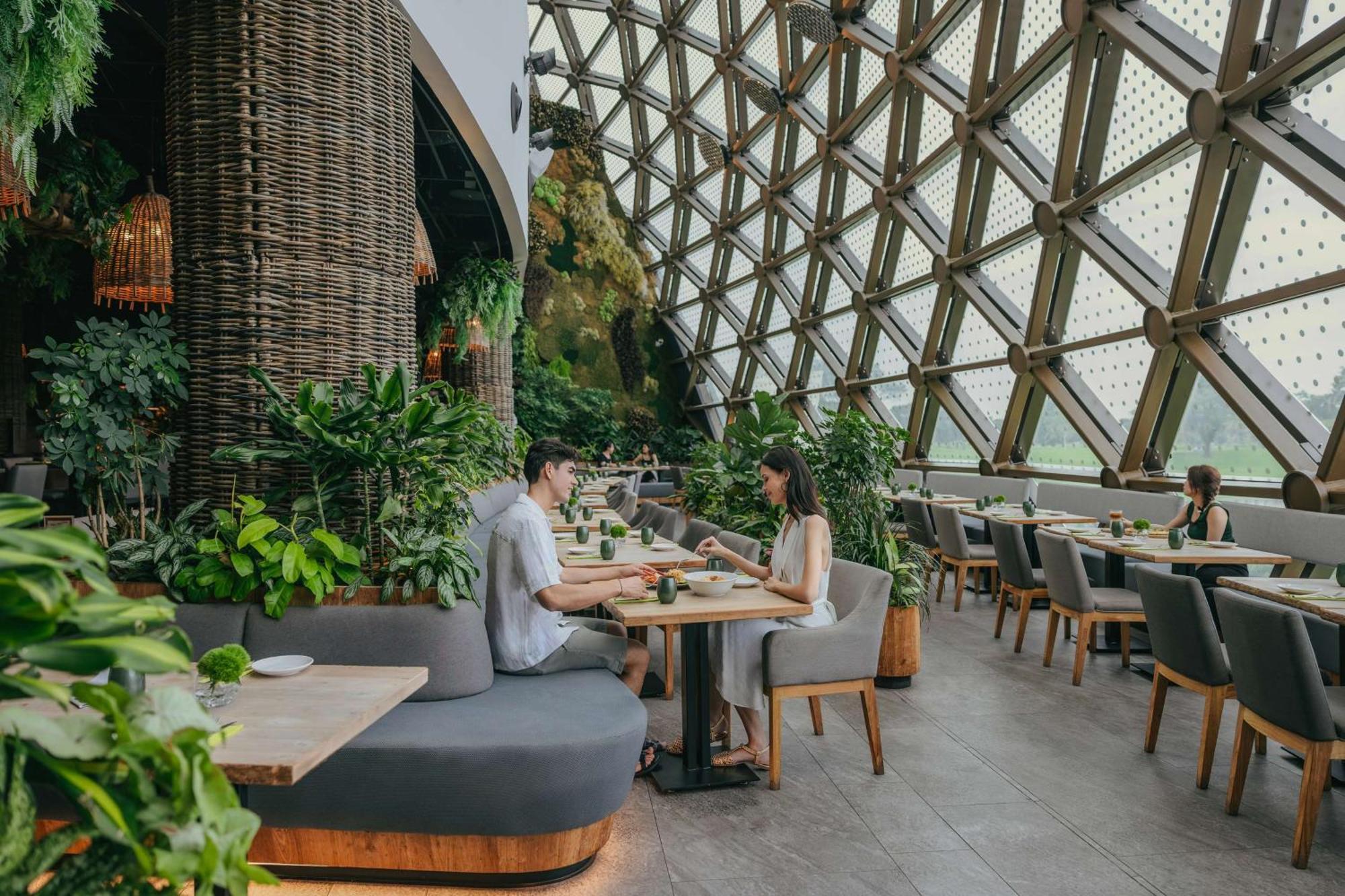 Dusit Thani Laguna Сингапур Экстерьер фото Restaurant in the Diamond Tower